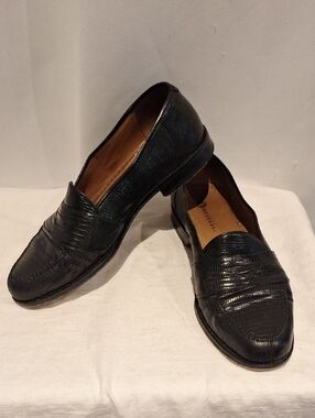 Magnanni Mens Vintage Black Lizzard Textured Leather Slip-On Loafers